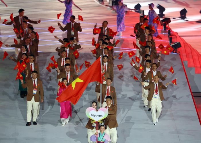 Các vận động viên Việt Nam trong lễ diễu hành. (Ảnh: Reuters)