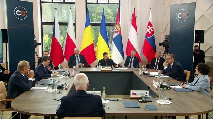 Các nhà lãnh đạo tham dự hội nghị thượng đỉnh tại Ukraine ngày 18-9. Ảnh: Reuters