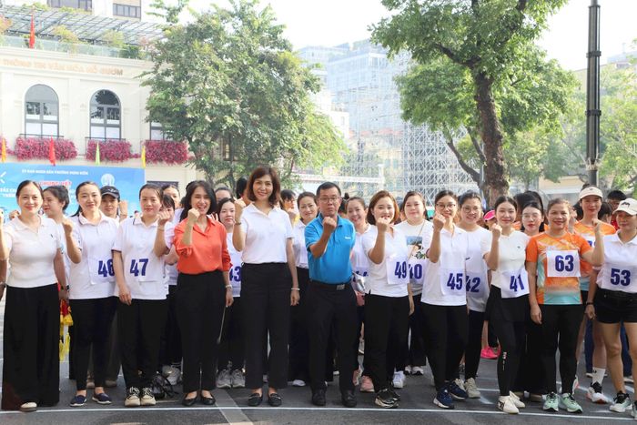 Giải chạy Báo Hànộimới - Vì hòa bình mang trong mình thông điệp đầy ý nghĩa về hòa bình, đoàn kết, hữu nghị, ý chí vượt khó và khát vọng vươn lên. Ảnh: PV