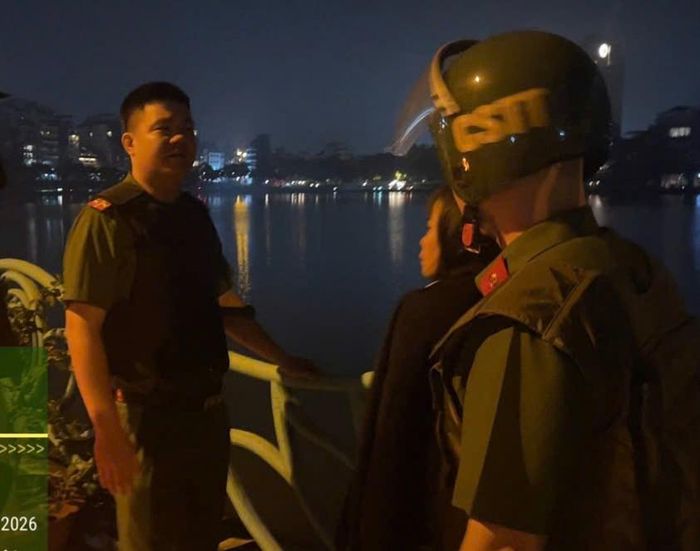 Công an phường Tây Hồ nhanh chóng xử lý vụ việc. Ảnh: Đức Tuấn