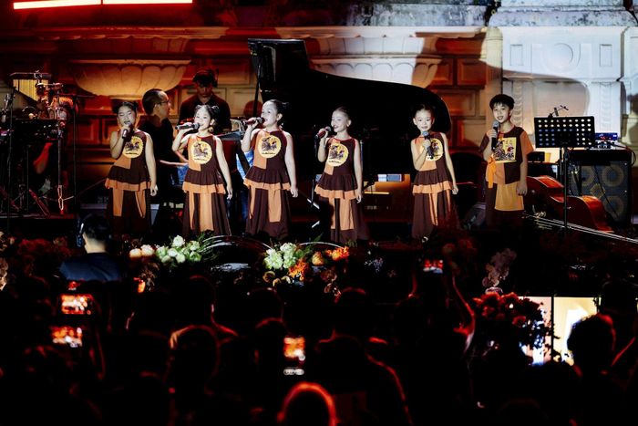 Trong Hanoi Jazztival 2026, rất nhiều ca khúc quen thuộc nối tiếng của Việt Nam được trình diễn theo phong cách jazz như: Mẹ yêu con, Trống cơm, Inh lả ơi... Ảnh: BTC