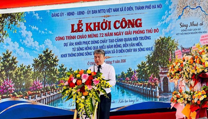 Chủ tịch UBND xã Ô Diên Đỗ Chí Hưng phát biểu tại Lễ khởi công dự án. Ảnh: Ánh Bình