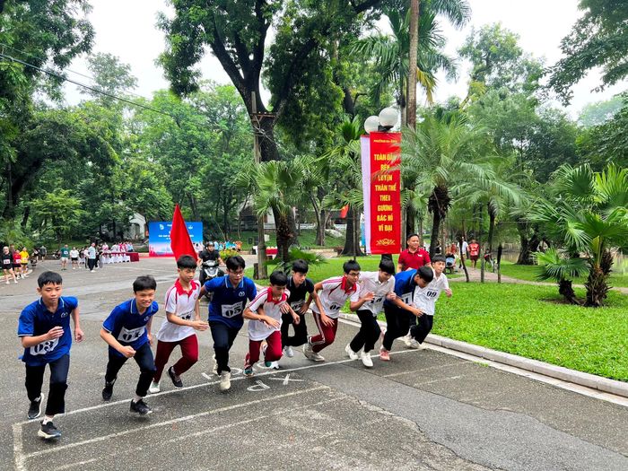 Các VĐV sôi nổi tranh tài. Ảnh: Ba Đình