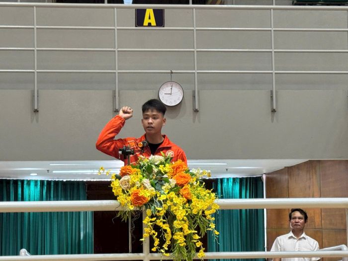 Vận động viên tuyên thệ.