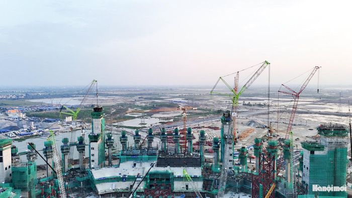 Dự kiến, phần kết cấu bê tông cốt thép của sân vận động sẽ hoàn thành vào tháng 12-2026.