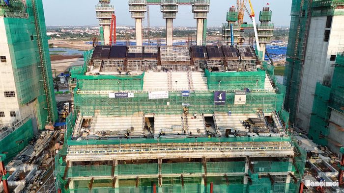 Hiện tại, cả 4 khán đài A, B, C và D của sân vận động VinFast - Trống Đồng đang được thi công đồng thời.