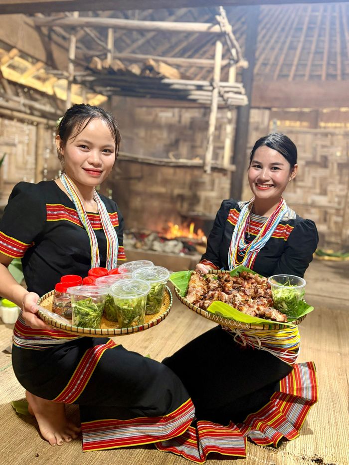 Trong chương trình còn giới thiệu văn hóa ẩm thực đặc sắc của đồng bào dân tộc ở Tây Nguyên.