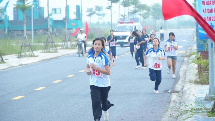 Vận động viên nữ tham gia giải. Ảnh: XDH.
