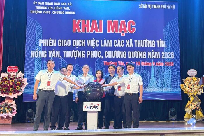 Khai mạc Phiên giao dịch việc làm lưu động các xã Thường Tín, Hồng Vân, Thượng Phúc, Chương Dương năm 2026. Ảnh: Mai Hoa
