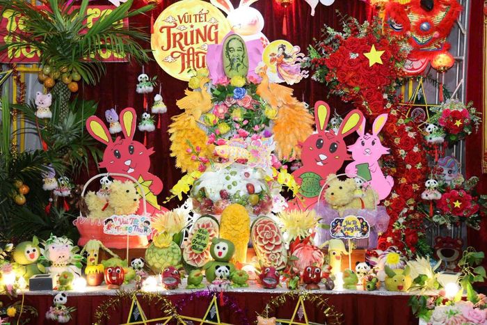 Mâm cỗ Trung thu sắc màu. Ảnh: Thái Phương