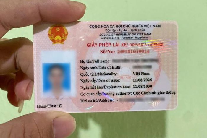 Tham gia giao thông, người điều khiển phương tiện bắt buộc phải có giấy phép lái xe. Ảnh minh họa: TL
