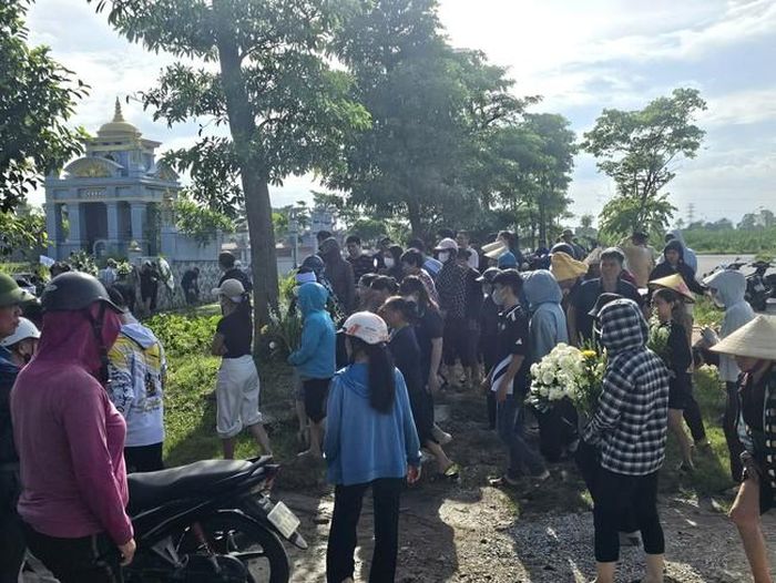 Sự ra đi đột ngột của S khiến thầy cô, bạn bè và những người mới chỉ vừa biết em không khỏi xót xa.