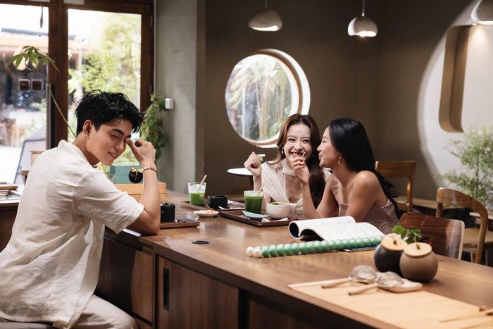 Điều đáng chú ý là sự xuất hiện của Chi Pu và Văn Mai Hương, cả ba ca sĩ đã mang lại những điều thú vị đến với khán giả.