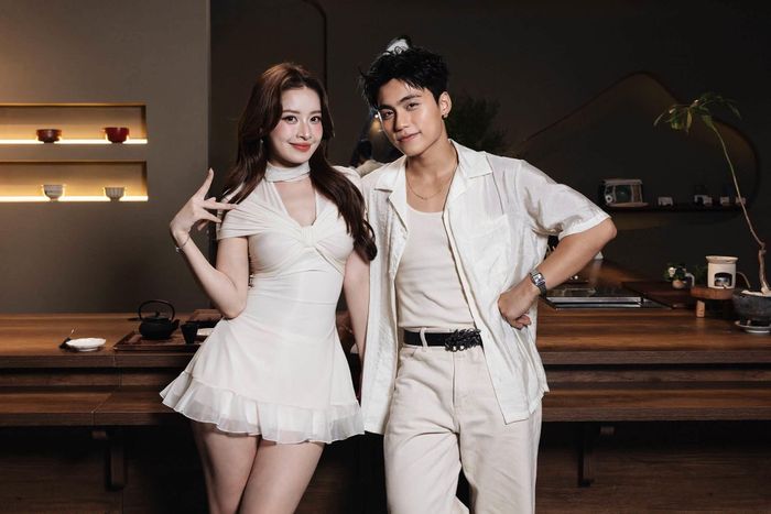 Ca sĩ Mono vừa chia sẻ hình ảnh chụp hậu trường khi thực hiện tập 2 của "Mỹ Điệu Quán" và thông báo đã lên sóng.
