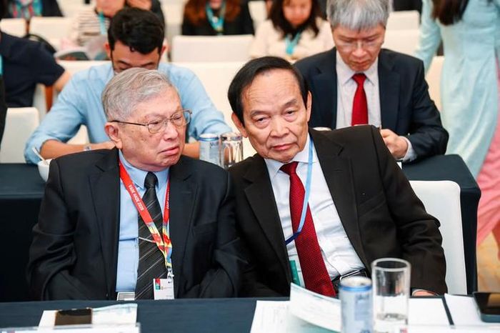Các chuyên gia đầu ngành về bệnh Đái tháo đường tham dự hội thảo. Ảnh: L. Minh
