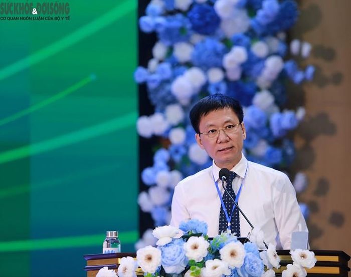 BS.CKII Trịnh Xuân Nam, Giám đốc Bệnh viện Đa khoa TP Vinh, nhấn mạnh nghiên cứu khoa học, đổi mới sáng tạo và ứng dụng tiến bộ kỹ thuật góp phần nâng cao chất lượng điều trị, bảo đảm an toàn người bệnh. ẢNH: V. Đồng