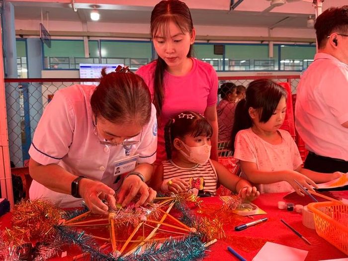 Bệnh nhi đón Trung thu ngay tại bệnh viện trong những ngày điều trị. Ảnh: P.Thương.
