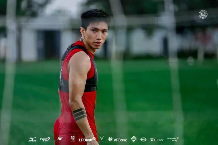 Chỉ trong một tuần, Văn Hậu phải đối mặt với nhiều khó khăn: nhận án phạt từ VFF, thi đấu cùng CLB Công an Hà Nội tại Nhật Bản và thua 4-1, không có tên trong danh sách triệu tập ĐT Quốc gia. (Ảnh: CLB Công an Hà Nội)
