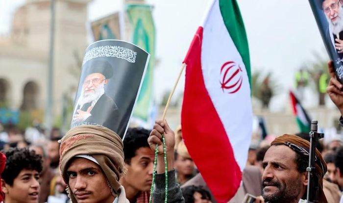 Khi liên quân do Arab Saudi dẫn đầu can thiệp quân sự vào Yemen năm 2015, Houthi sử dụng số vũ khí này để đối phó. Liên quân đẩy lực lượng Houthi khỏi miền nam Yemen, nhưng không thể đánh bật họ khỏi Sanaa và miền bắc.