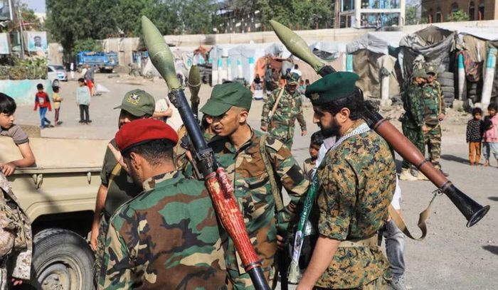 Hình thức hỗ trợ cũng thay đổi. Thay vì chỉ đưa vũ khí hoàn chỉnh vào Yemen, các linh kiện và chuyên môn được chuyển giao để Houthi tự lắp ráp, sửa chữa và cải tiến khí tài.