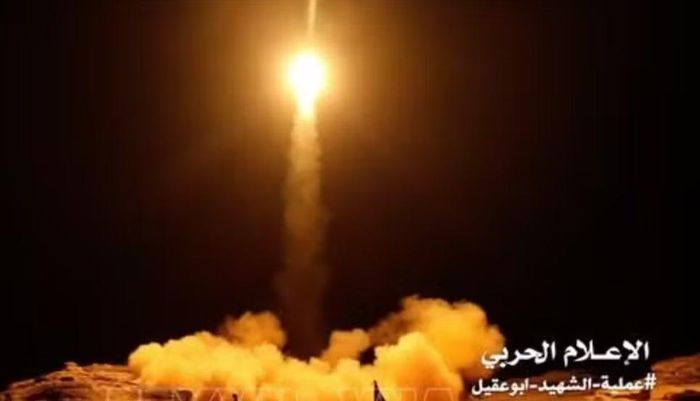 Các phóng viên AFP nghe thấy 2 tiếng nổ tại Riyadh vào khoảng 3h. Cảnh báo được dỡ sau đó khoảng 30 phút. AP cho biết chưa có thông tin về thương vong hoặc thiệt hại tại thủ đô sau vụ việc.