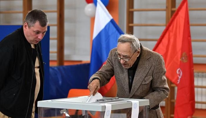 Các khu vực Viễn Đông như Kamchatka và Chukotka là những nơi bắt đầu bỏ phiếu sớm theo múi giờ. Hình thức bỏ phiếu điện tử cũng được triển khai tại nhiều khu vực nhằm tạo thêm lựa chọn cho cử tri.