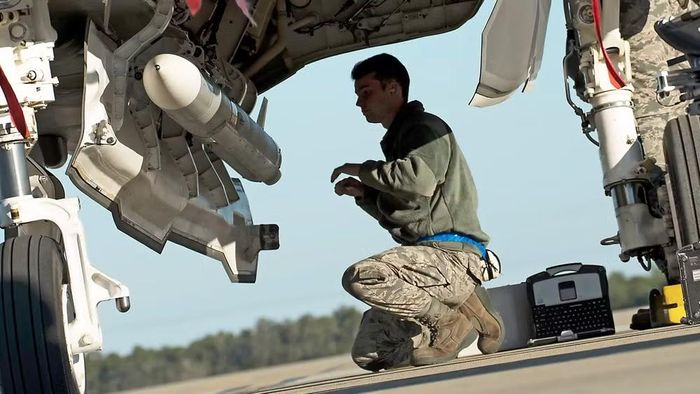 Cùng ngày, Lockheed Martin cho biết đã ký thỏa thuận khung với Bộ Quốc phòng Mỹ nhằm đẩy nhanh sản xuất và bàn giao AIM-260.