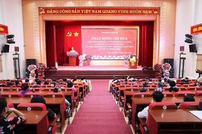 Phường Uông Bí phát động Chiến dịch 150 ngày đêm GPMB các dự án trọng điểm trên địa bàn, tạo khí thế thi đua sôi nổi. Ảnh: Huyền Trang