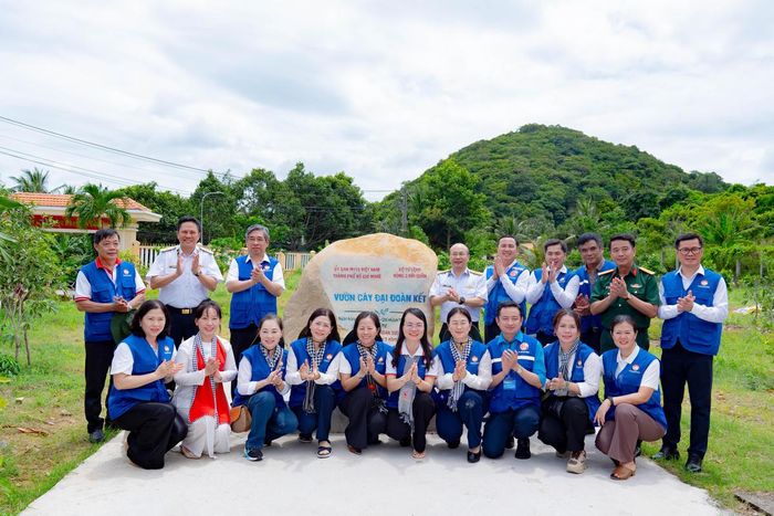 Khánh thành “Vườn cây Đại đoàn kết” tại Côn Đảo. Ảnh: MTTP.