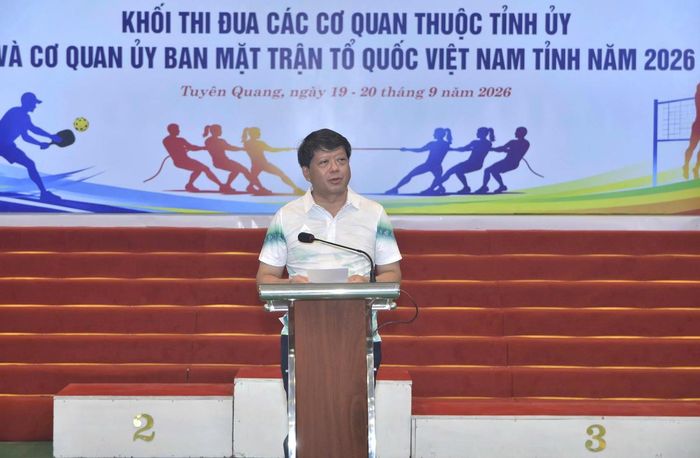 Ông Hà Trung Kiên, Ủy viên Ban Thường vụ Tỉnh ủy, Phó Chủ tịch Thường trực, Thủ trưởng cơ quan Ủy ban MTTQ Việt Nam tỉnh, Trưởng khối thi đua năm 2026 phát biểu tại Lễ bế mạc.