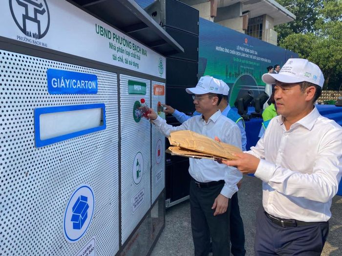 Kích hoạt mạng lưới 100 điểm phân loại, thu hồi chất thải tái chế Ảnh: Khương Trung