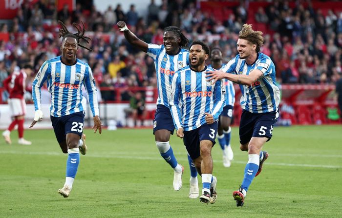  Coventry xếp trên Tottenham và Fulham. 