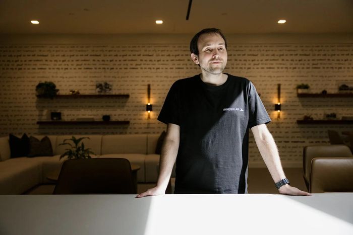  Dan Lahav, CEO Irregular, công ty đánh giá năng lực an ninh mạng tuyên bố đã kiểm soát được tình hình sau vụ "để xống" Gemini. Ảnh: New York Times.