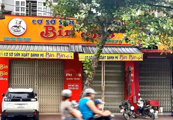  Hộ kinh doanh Bin Bin đóng cửa nhiều ngày sau vụ ngộ độc. Ảnh: Tiền Phong. 
