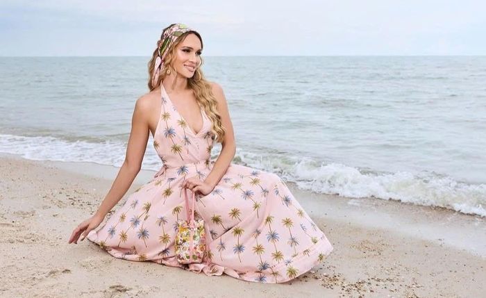  Colby từng chuyển tới Los Angeles với mục tiêu trở thành drag queen chuyên nghiệp tại West Hollywood, sau đó tìm được cộng đồng mà cô xem như gia đình. Trong một cuộc phỏng vấn với truyền thông, nàng hậu tiết lộ từng trải qua giai đoạn rất khó khăn. Nghệ thuật biểu diễn dần trở thành công việc, nguồn động lực để cô xây dựng lại cuộc sống lành mạnh.