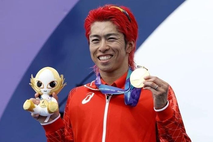 Takumi Hojo ăn mừng huy chương vàng ASIAD 20 đầu tiên của Nhật Bản. Ảnh: Reuters.