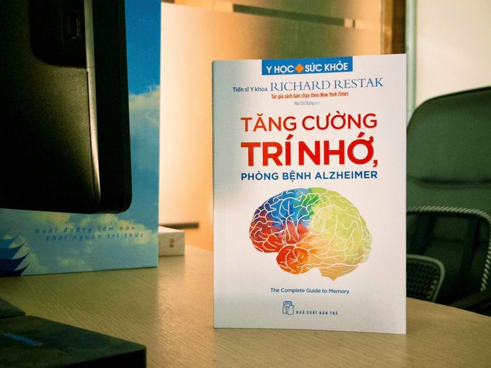 Sách “Tăng cường trí nhớ, phòng bệnh Alzheimer” của Tiến sĩ Y khoa Richard Restak. Ảnh: NXB Trẻ. 