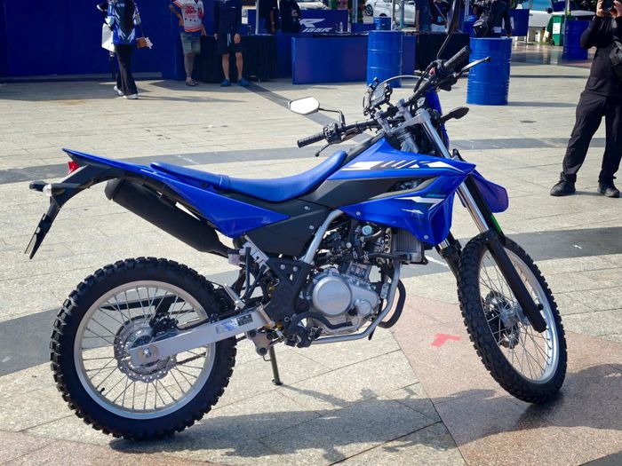 Việc mở rộng phạm vi kinh doanh Yamaha WR155R ra ngoài hệ thống Revzone cho thấy thương hiệu Nhật Bản kỳ vọng tiếp cận thêm khách hàng mới, gia tăng doanh số và đẩy mạnh các hoạt động cộng đồng hội nhóm chơi xe tại Việt Nam. Theo kế hoạch, mẫu xe "cào cào" sẽ bắt đầu bàn giao từ ngày 25/9 tới đây.