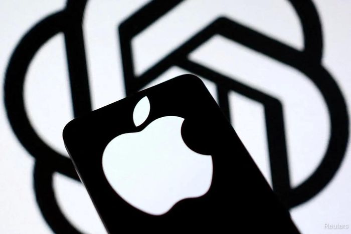  Fortune nhận định Apple đã phần nào nhường vị trí dẫn đầu về mô hình AI nền tảng cho Google và OpenAI, trong khi công ty tập trung đưa AI đến người dùng thông qua phần cứng cao cấp. Ảnh: Reuters. 