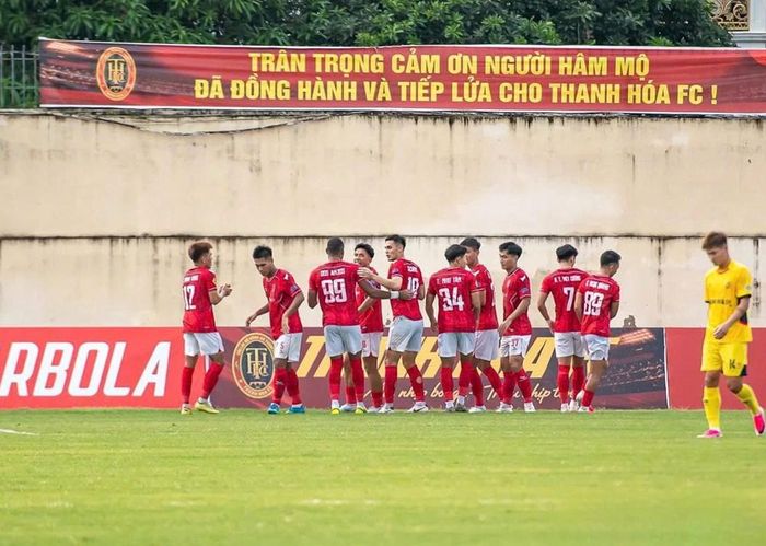 Cầu thủ Becamex TP.HCM ăn mừng bàn thắng vào lưới Thanh Hóa