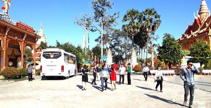 Những ngôi chùa là nơi lưu giữ bản sắc văn hóa Khmer Nam Bộ, ngày càng thu hút nhiều khách du lịch mỗi khi đến Cà Mau