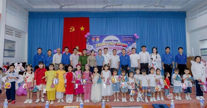 Chương trình trao quà tại xã Mỹ Thành