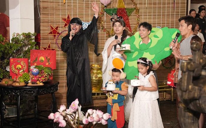 Các bố hóa trang thành các nhân vật đêm trung thu