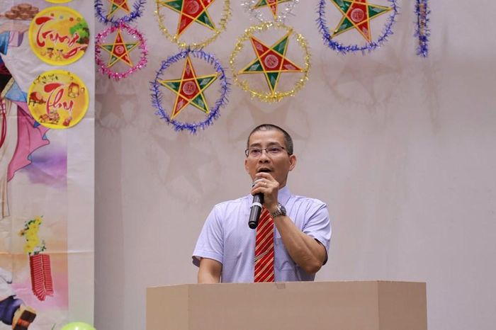 Ông Ngô Thanh Minh, Chủ tịch Hội người Việt Nam tại thành phố Sakai (tỉnh Osaka, Nhật Bản) - Trưởng Ban Tổ chức phát biểu