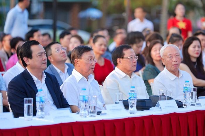 Các đại biểu tham dự Lễ khai trương