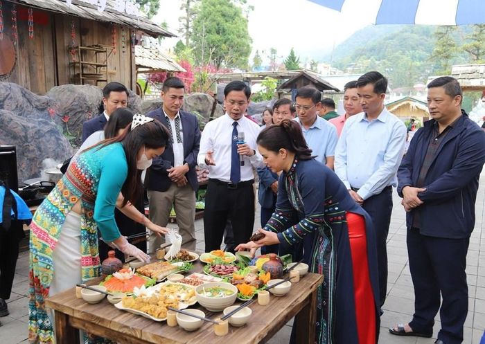 Mâm cơm hương vị Tây Bắc tôn vinh và lan tỏa ẩm thực vùng cao Sa Pa