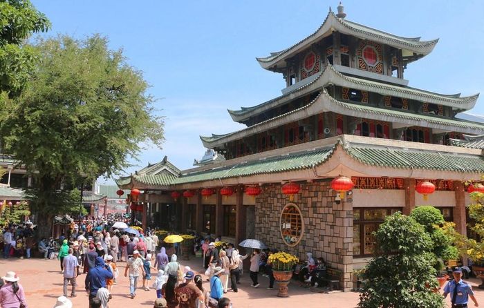 Nhờ công nghệ số, hình ảnh về Miếu Bà Chúa Xứ Núi Sam (phường Vĩnh Tế, tỉnh An Giang) được cộng đồng trong và ngoài nước biết đến rộng rãi hơn. Ảnh: Công Mạo - TTXVN