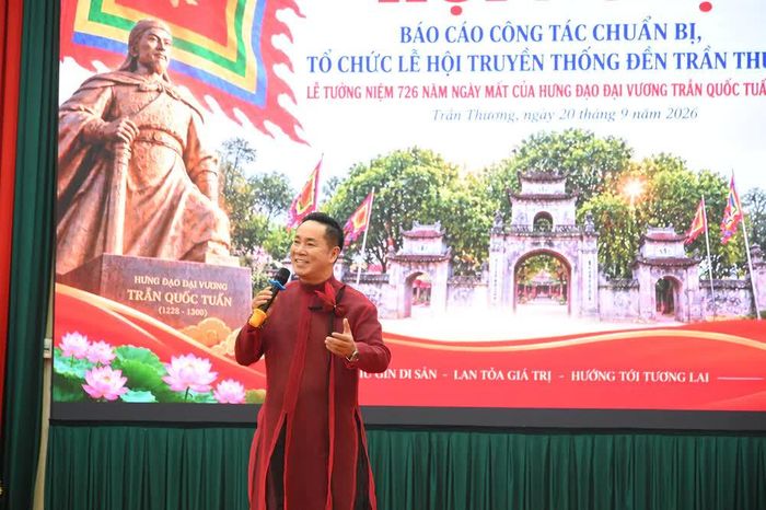 NSƯT Hoàng Tùng...