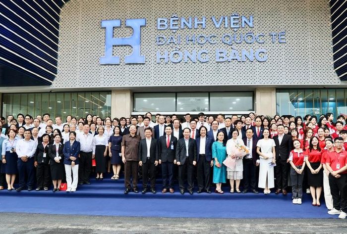 Phó Thủ tướng Chính phủ Lê Tiến Châu và các đại biểu dự Lễ Khánh thành Bệnh viện - Ảnh: chinhphu.vn/Thu Sa