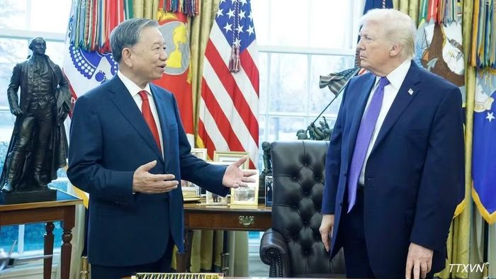 Tổng Bí thư, Chủ tịch nước Tô Lâm gặp Tổng thống Hoa Kỳ Donald Trump nhân chuyến tham dự cuộc họp khai mạc Hội đồng Hòa bình về Gaza tại Hoa Kỳ, sáng 20/2/2026 (giờ địa phương). (Ảnh: Thống Nhất/TTXVN)